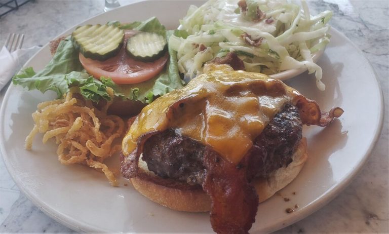 pit and pendulum burger 1 768x462